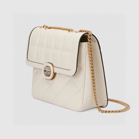 Маленькая сумка через плечо из серии Gucci Deco. Gucci продолжает