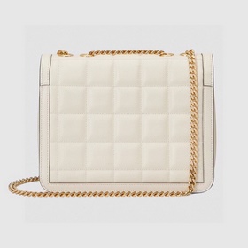 Маленькая сумка через плечо из серии Gucci Deco. Gucci продолжает