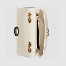Маленькая сумка через плечо из серии Gucci Deco. Gucci продолжает