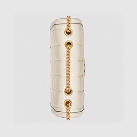 Маленькая сумка через плечо из серии Gucci Deco. Gucci продолжает