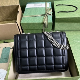 Маленькая сумка через плечо из серии Gucci Deco. Gucci продолжает