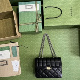 Маленькая сумка через плечо из серии Gucci Deco. Gucci продолжает