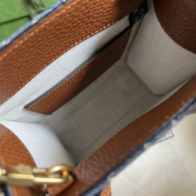 Маленькая сумка из кожи денима от Gucci из серии «Aria — модная а