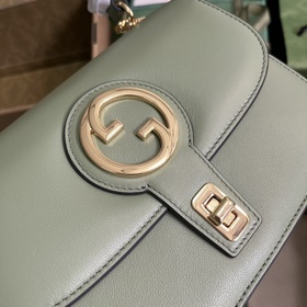 Сумка Gucci Blondie из серии UXX0G 1000 сочетает в себе ретро-эле