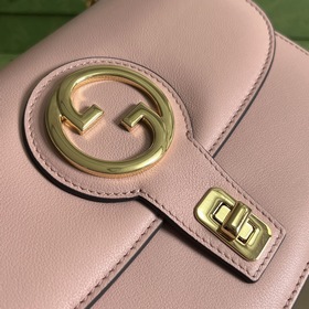 Сумка Gucci Blondie из серии UXX0G 1000 сочетает в себе ретро-эле