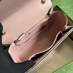 Сумка Gucci Blondie из серии UXX0G 1000 сочетает в себе ретро-эле
