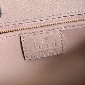 Сумка Gucci Blondie из серии UXX0G 1000 сочетает в себе ретро-эле