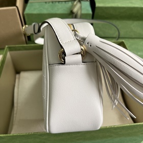 Маленькая сумка через плечо из серии Gucci Blondie, созданная на 