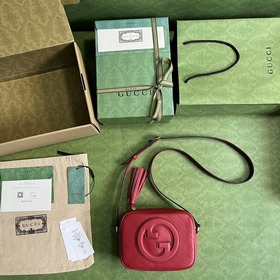 Маленькая сумка через плечо из серии Gucci Blondie, созданная на 