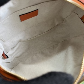 Маленькая сумка через плечо из серии Gucci Blondie, созданная на 