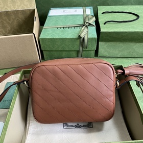 Маленькая сумка через плечо из серии Gucci Blondie, вдохновленная