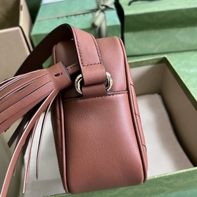 Маленькая сумка через плечо из серии Gucci Blondie, вдохновленная