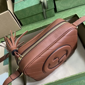 Маленькая сумка через плечо из серии Gucci Blondie, вдохновленная