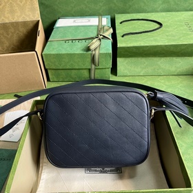 Маленькая сумка через плечо из серии Gucci Blondie, созданная на 