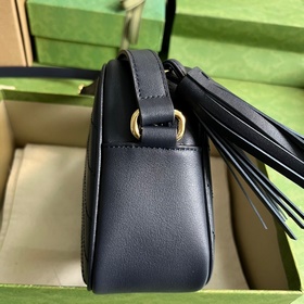 Маленькая сумка через плечо из серии Gucci Blondie, созданная на 