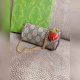 Новейшая мини-кошелька Gucci, представленная в популярном модном 