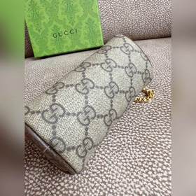 Новейшая мини-кошелька Gucci, представленная в популярном модном 
