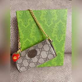 Новейшая мини-кошелька Gucci, представленная в популярном модном 