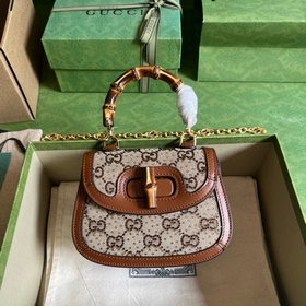 Мини-сумка Gucci Bamboo 1947 из серии Bamboo. Каждая серия предст