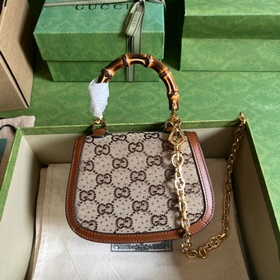 Мини-сумка Gucci Bamboo 1947 из серии Bamboo. Каждая серия предст