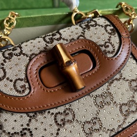 Мини-сумка Gucci Bamboo 1947 из серии Bamboo. Каждая серия предст