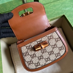 Мини-сумка Gucci Bamboo 1947 из серии Bamboo. Каждая серия предст