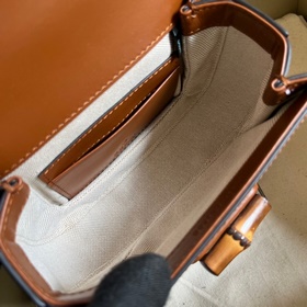 Мини-сумка Gucci Bamboo 1947 из серии Bamboo. Каждая серия предст