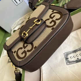 Оригинальная кожаная сумка-седло из серии «Aria» от Gucci предста