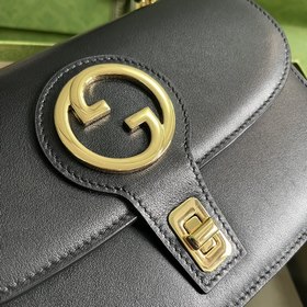 Сумка Gucci Blondie из серии UXX0G 1000 сочетает в себе ретро-эле