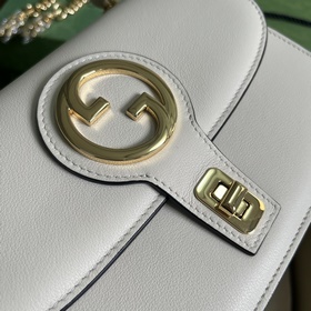 Сумка Gucci Blondie из серии UXX0G 1000 сочетает в себе ретро-эле