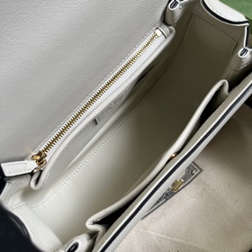 Сумка Gucci Blondie из серии UXX0G 1000 сочетает в себе ретро-эле