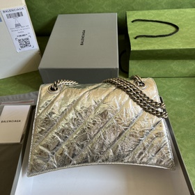 Из коллекции Paris Balenciaga осень-зима 2022 — Crush, возвращают
