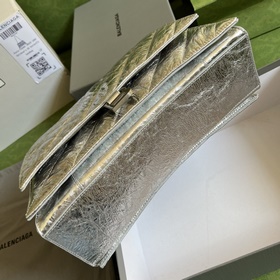 Из коллекции Paris Balenciaga осень-зима 2022 — Crush, возвращают