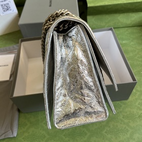 Из коллекции Paris Balenciaga осень-зима 2022 — Crush, возвращают