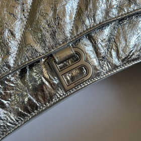 Из коллекции Paris Balenciaga осень-зима 2022 — Crush, возвращают