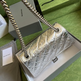 Из коллекции Paris Balenciaga осень-зима 2022 — Crush, возвращают