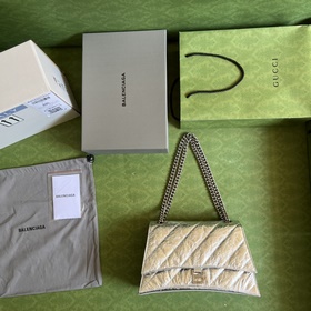 Из коллекции Paris Balenciaga осень-зима 2022 — Crush, возвращают