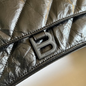 Из коллекции Paris Balenciaga осень-зима 2022 года — Crush, возвр