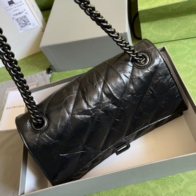 Из коллекции Paris Balenciaga осень-зима 2022 года — Crush, возвр