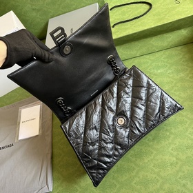 Из коллекции Paris Balenciaga осень-зима 2022 года — Crush, возвр