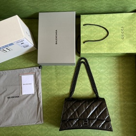 Из коллекции Paris Balenciaga осень-зима 2022 года — Crush, возвр
