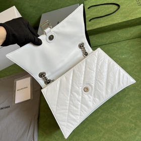 Из коллекции Paris Balenciaga осень-зима 2022 — Crush, возвращают