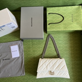 Из коллекции Paris Balenciaga осень-зима 2022 — Crush, возвращают