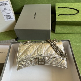 Из коллекции Paris Balenciaga осень-зима 2022 — Crush, возвращают