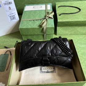 Из коллекции Paris Balenciaga осень-зима 2022 — Crush, возвращают