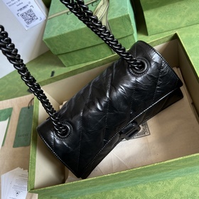 Из коллекции Paris Balenciaga осень-зима 2022 — Crush, возвращают