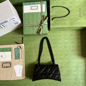 Из коллекции Paris Balenciaga осень-зима 2022 — Crush, возвращают