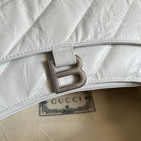 Из коллекции Paris Balenciaga осень-зима 2022 — Crush, возвращают