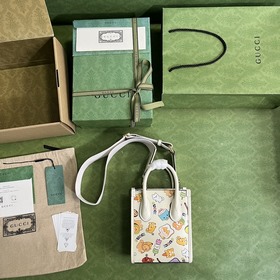 Мини-сумка Gucci с принтом животных. Работы американской иллюстра