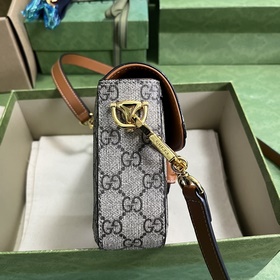 Мини-сумка Gucci Horsebit 1955 из серии Chinese New Year. В честь